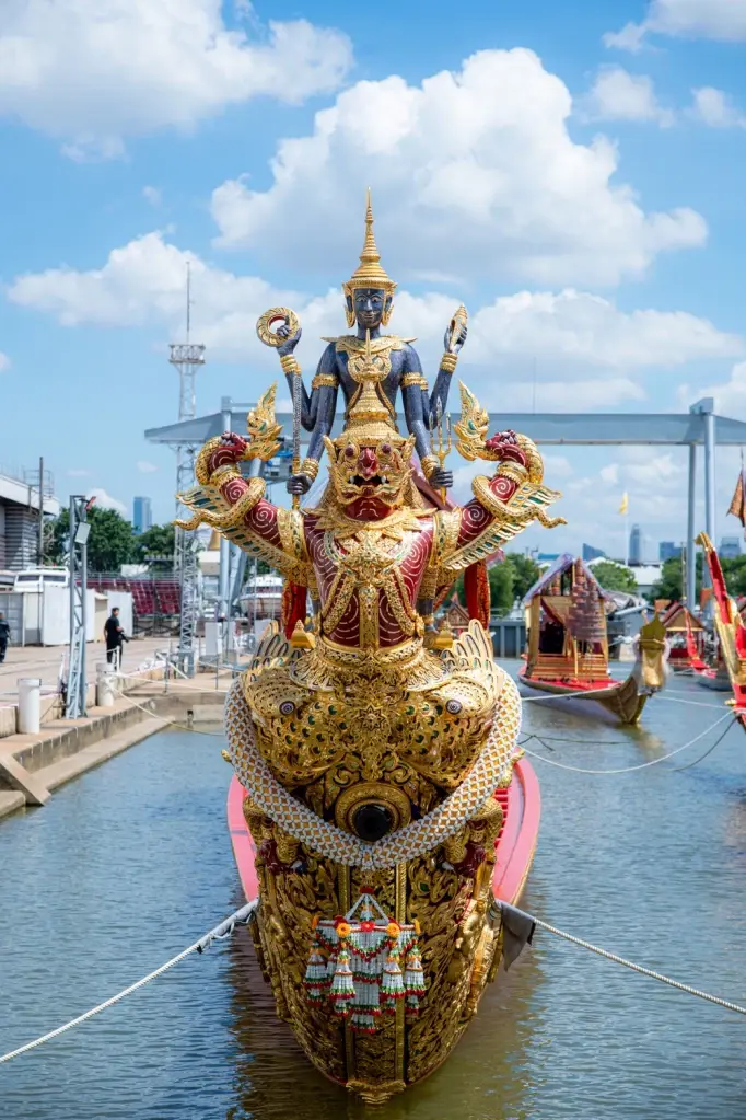 ประกอบเครื่องสูงเรือสุพรรณหงส์ พร้อมขบวนเรือพระราชพิธี