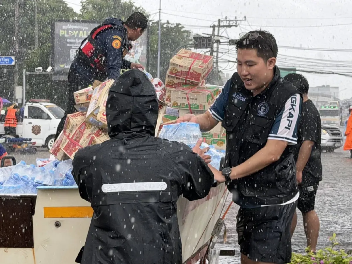 สก.บางกะปิ เร่งฟื้นฟูหลังน้ำลด-ขอบคุณคนไทยช่วยผู้ประสบภัย