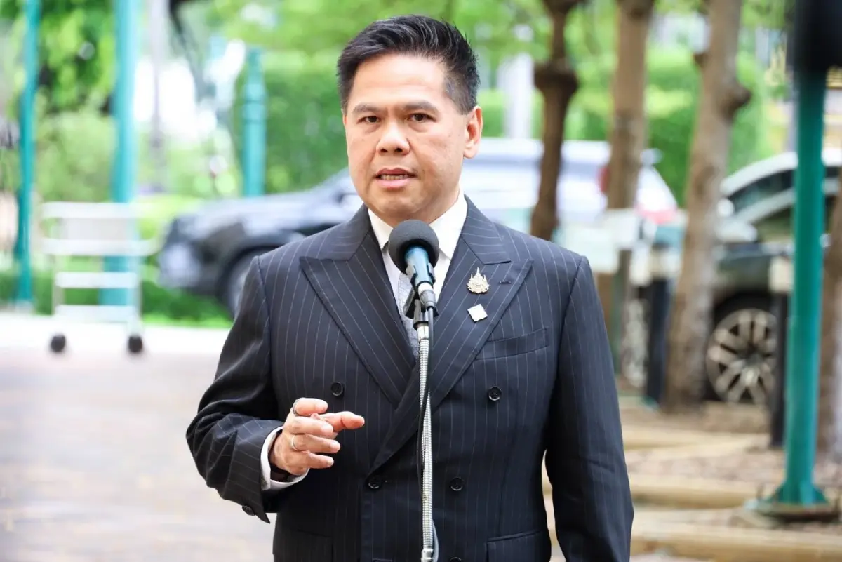 นายวราวุธ ศิลปอาชา รมว. อุตสาหกรรม
