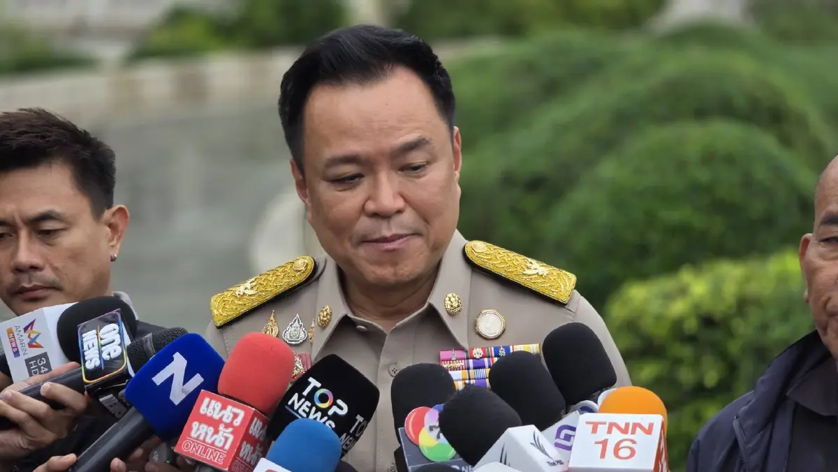 นายอนุทิน ชาญวีรกูล นายกรัฐมนตรีและรัฐมนตรีว่าการกระทรวงมหาดไทย