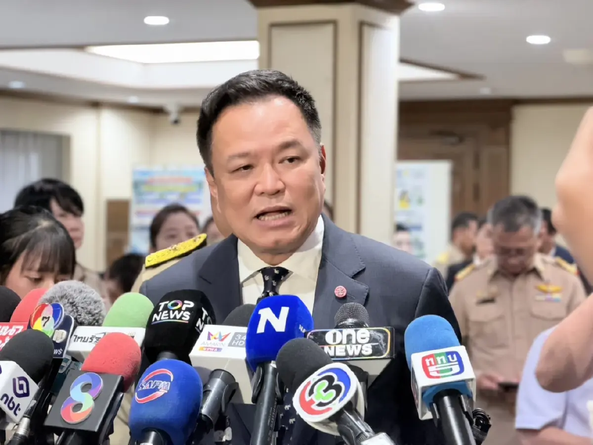 อนุทิน ชาญวีรกูล นายกฯ และ รมว.มหาดไทย