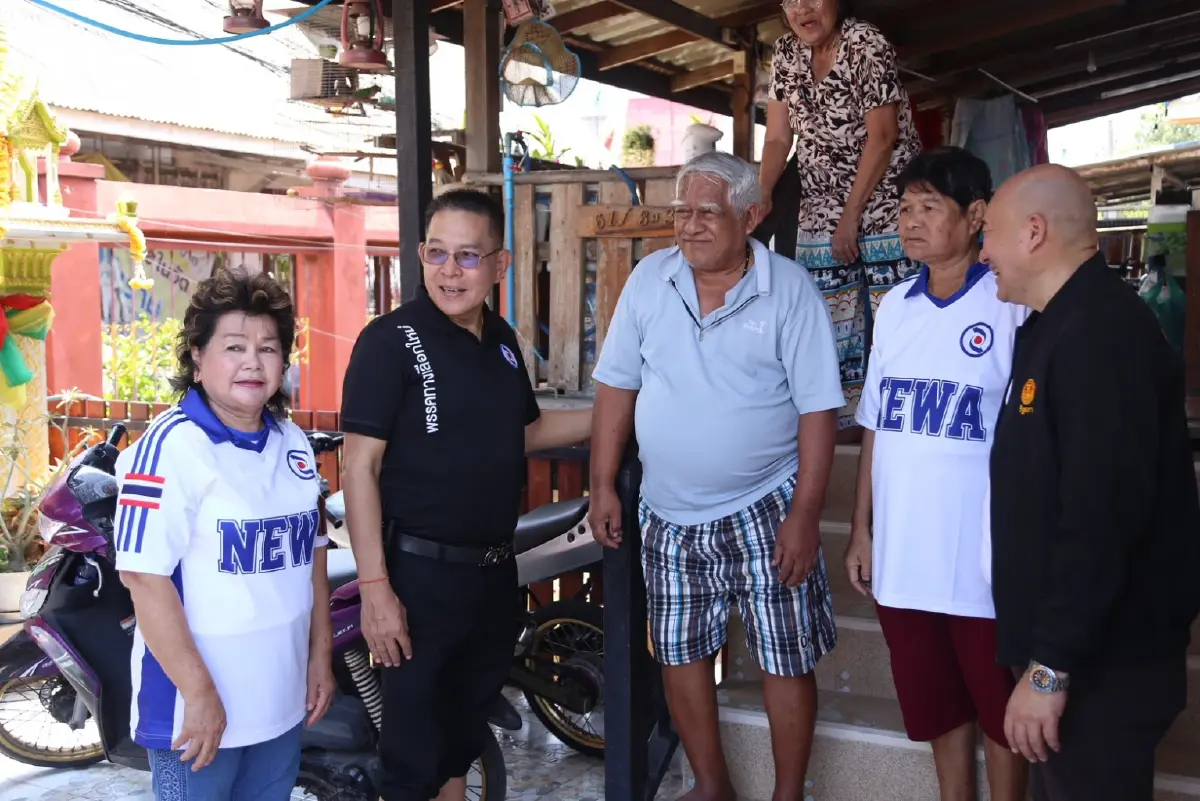 พรรคทางเลือกใหม่ จับมือ “มูลนิธิเนชั่น” ร่วมแจกถุงยังชีพช่วยชาวชุมชนวัดลุ่มคงคาราม นนทบุรี