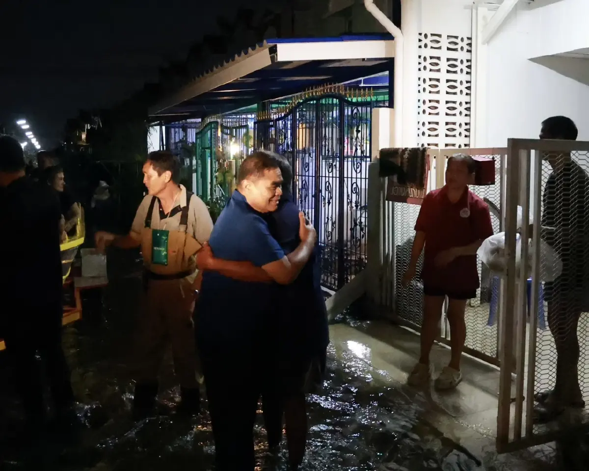 สส.ภูมิใจไทย ระดมกำลังส่งช่วยคนกรุงฯ-ปทุมฯ ประสบอุทกภัย