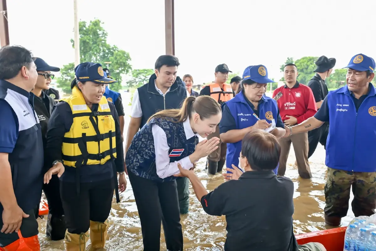 รมว.วธ.ลงพื้นที่ผักไห่-อ่างทองติดตามความเสียหายโบราณสถาน
