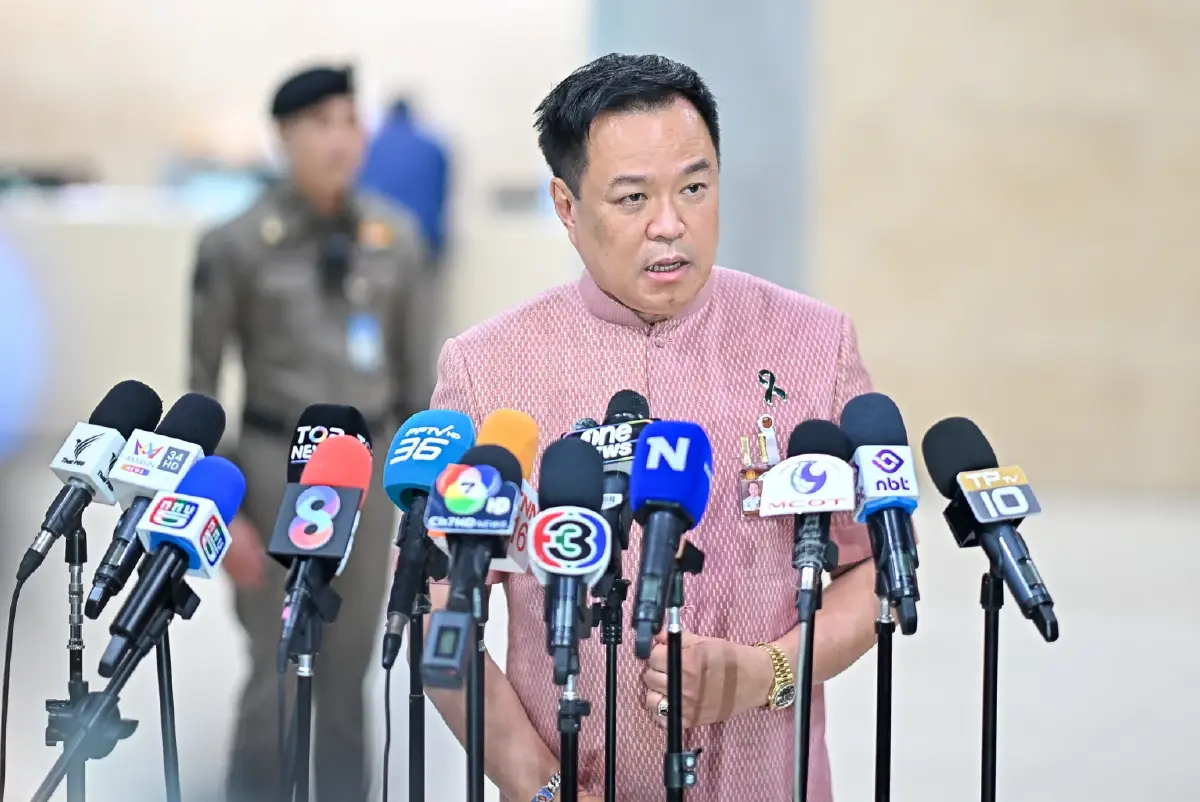 นายอนุทิน ชาญวีรกูล นายกรัฐมนตรี 