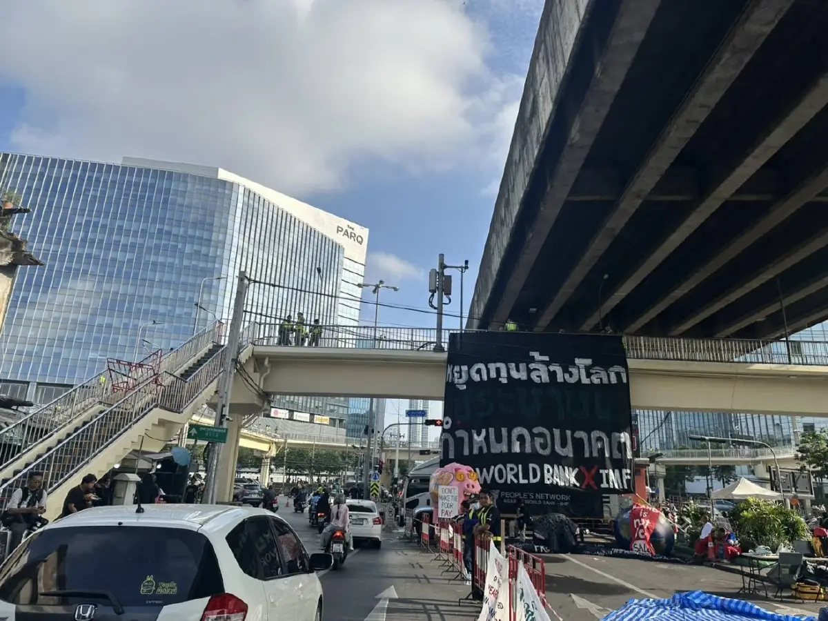 "สมัชชาคนจน" ผนึกม็อบต้าน IMF เคลื่อนขบวนมุ่งศูนย์สิริกิติ์ ยื่น 6 ข้อเรียกร้อง