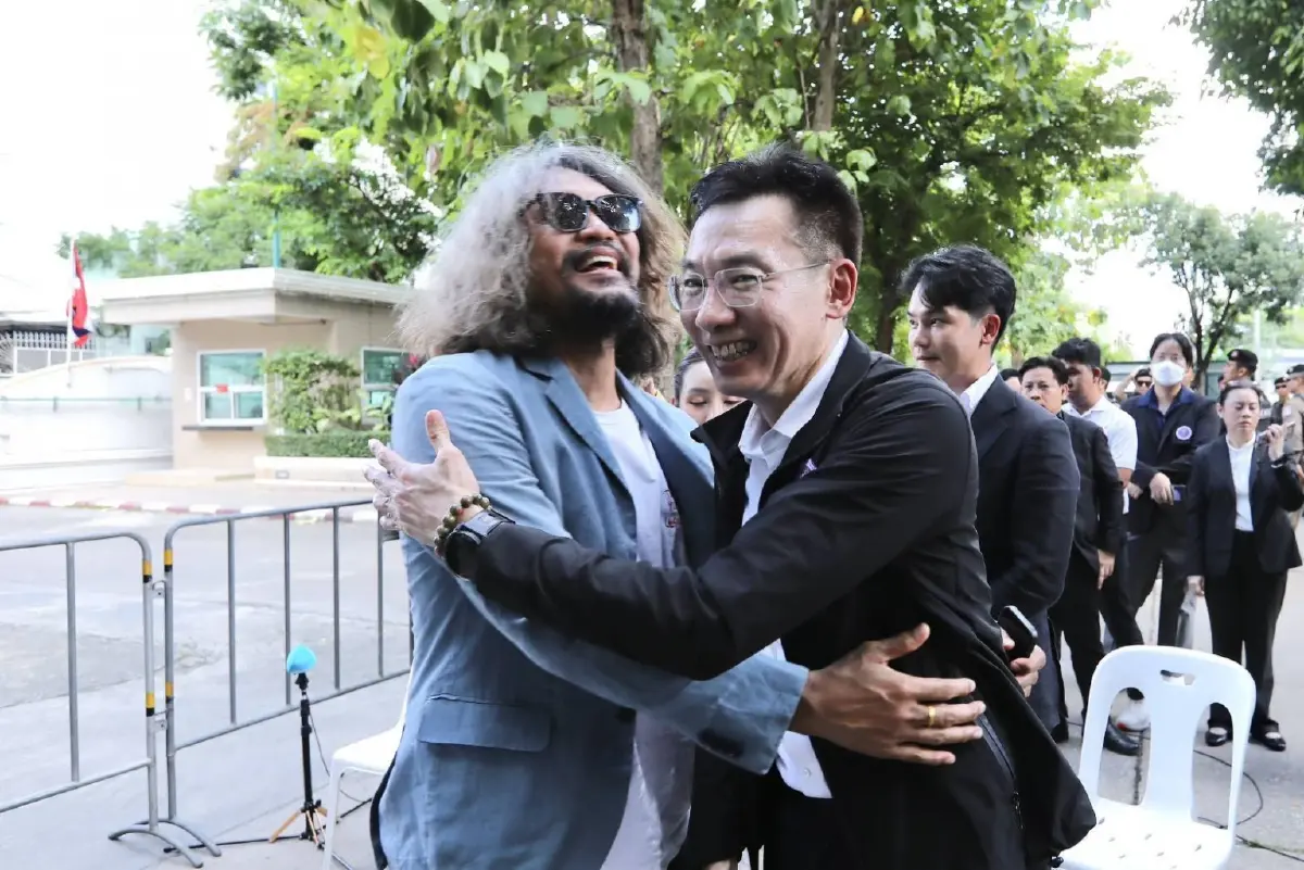 อุเทนถวาย บุก อว. คัดค้านย้ายสถาบัน ขีดเส้นขอคำตอบใน 3 วัน