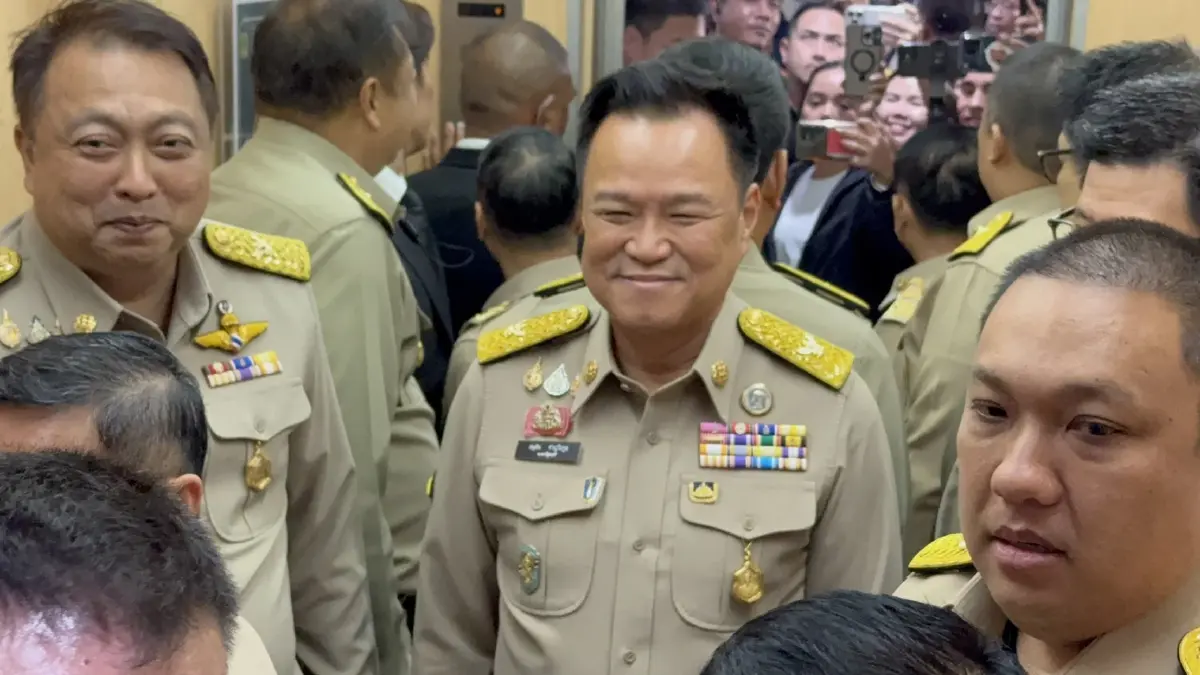"อนุทิน" ยิ้มแป้น! ปัดตอบปม "เนวิน" อวยพรนั่ง "นายกฯ อีก 2 สมัย" ยันไร้ความขัดแย้งบริหารน้ำ โฟกัสช่วยภัยน้ำท่วมเต็มที่