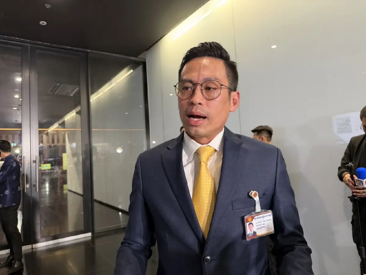 นายกรวีร์ ปริศนานันทกุล สส. อ่างทอง พรรคภูมิใจไทย ในฐานะประธานคณะกรรมการประสานงานพรรคร่วม (วิป) รัฐบาล 