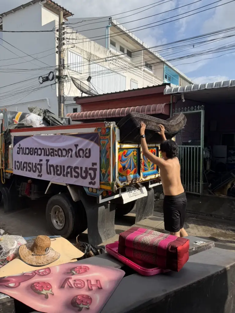 มท.3 ระดมส่งเรือท้องแบน ช่วยผู้ประสบภัยน้ำท่วมบางน้ำเปรี้ยว