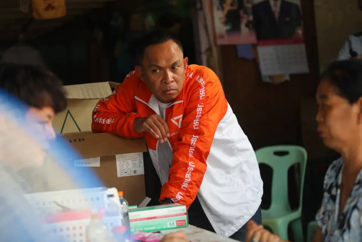 ทีมแพทย์อาสาประชาชน ลุยสายไหม ช่วยรักษาชาวบ้านที่ได้รับผลกระทบจากน้ำท่วม