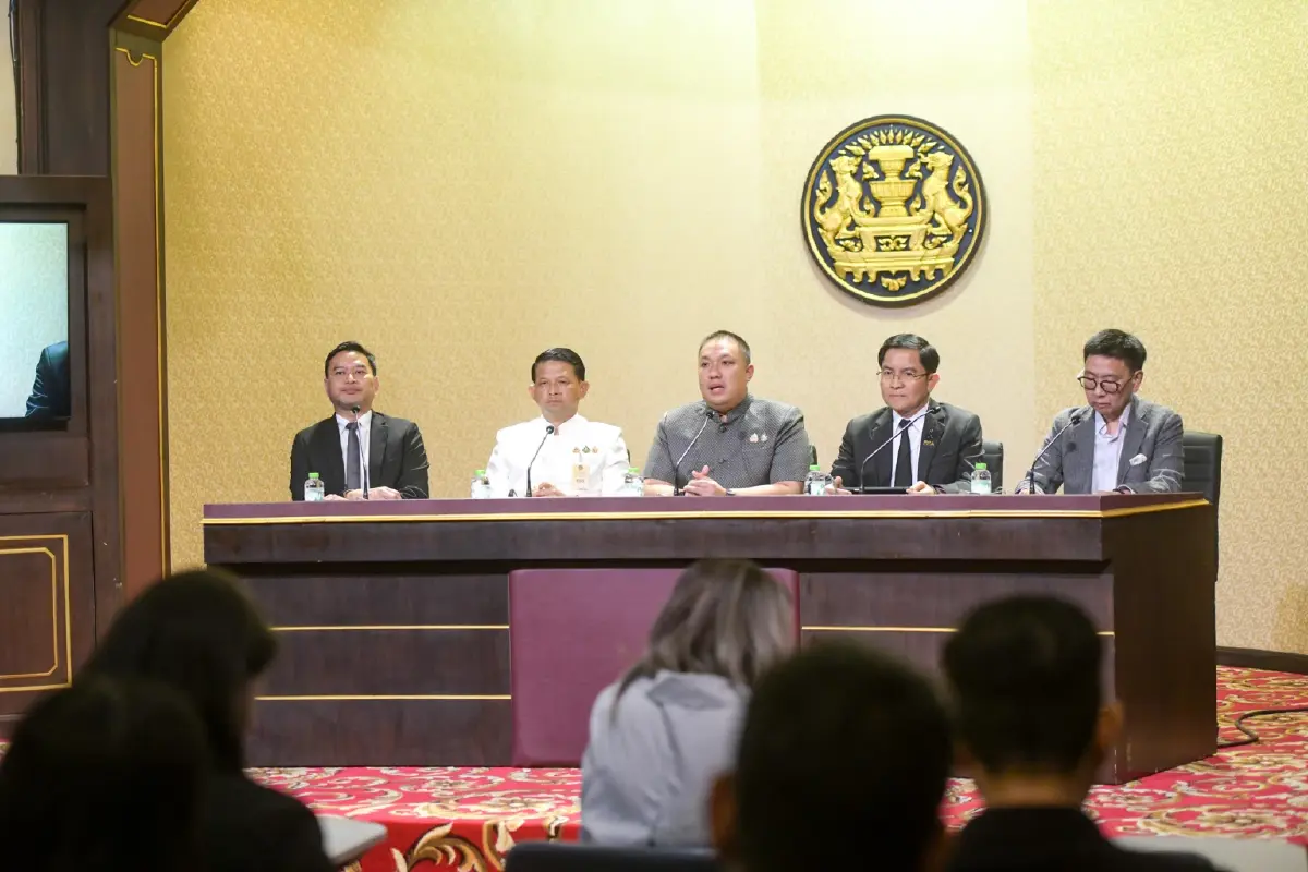 ยันทำเพื่อประชาชนจริง! รัฐบาลตั้งโต๊ะแจง "โซลาร์รูฟท็อป" ช่วยเซฟค่าไฟ-สร้างรายได้ ไร้เอื้อทุนใหญ่ 3 แบงก์รัฐหนุนดอกเบี้ยต่ำ