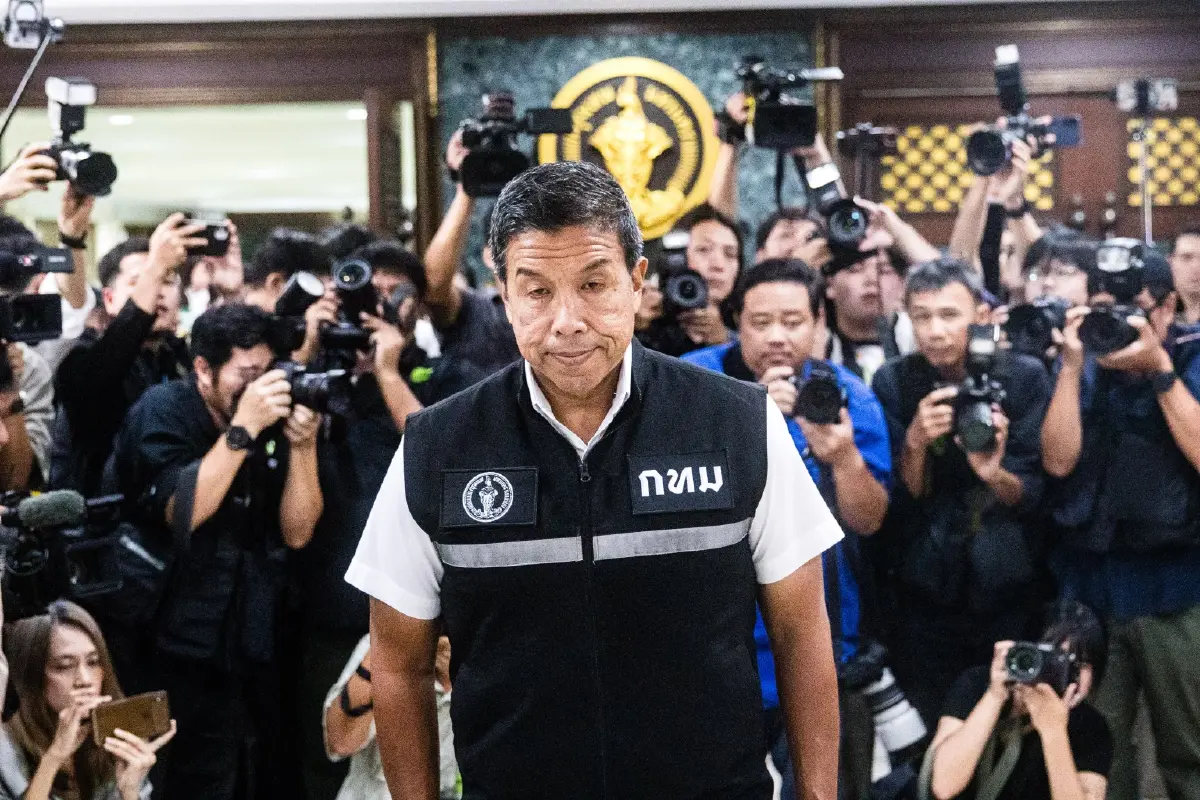 นายชัชชาติ สิทธิพันธุ์ ผู้ว่าราชการกรุงเทพมหานคร