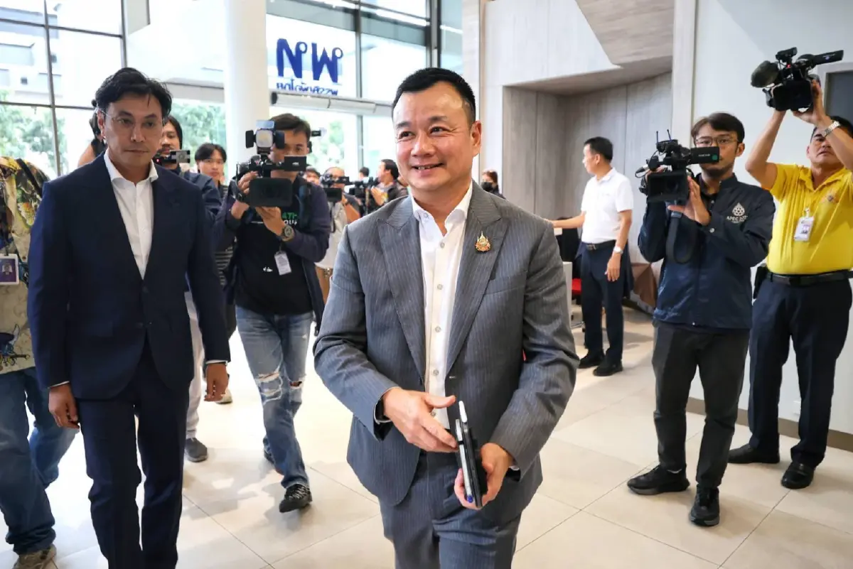 นายสรวงศ์ เทียนทอง รองหัวหน้าพรรคเพื่อไทย