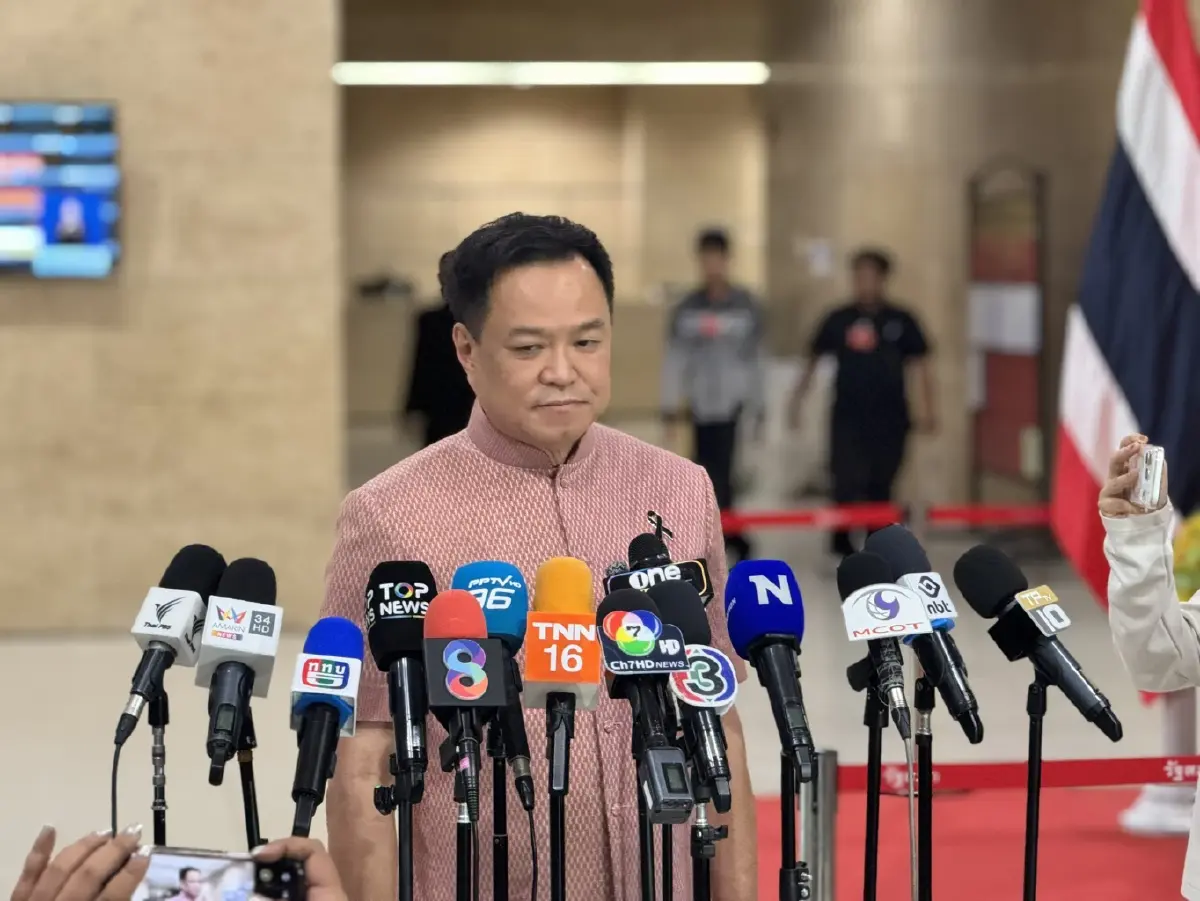 นายอนุทิน ชาญวีรกูล นายกรัฐมนตรี