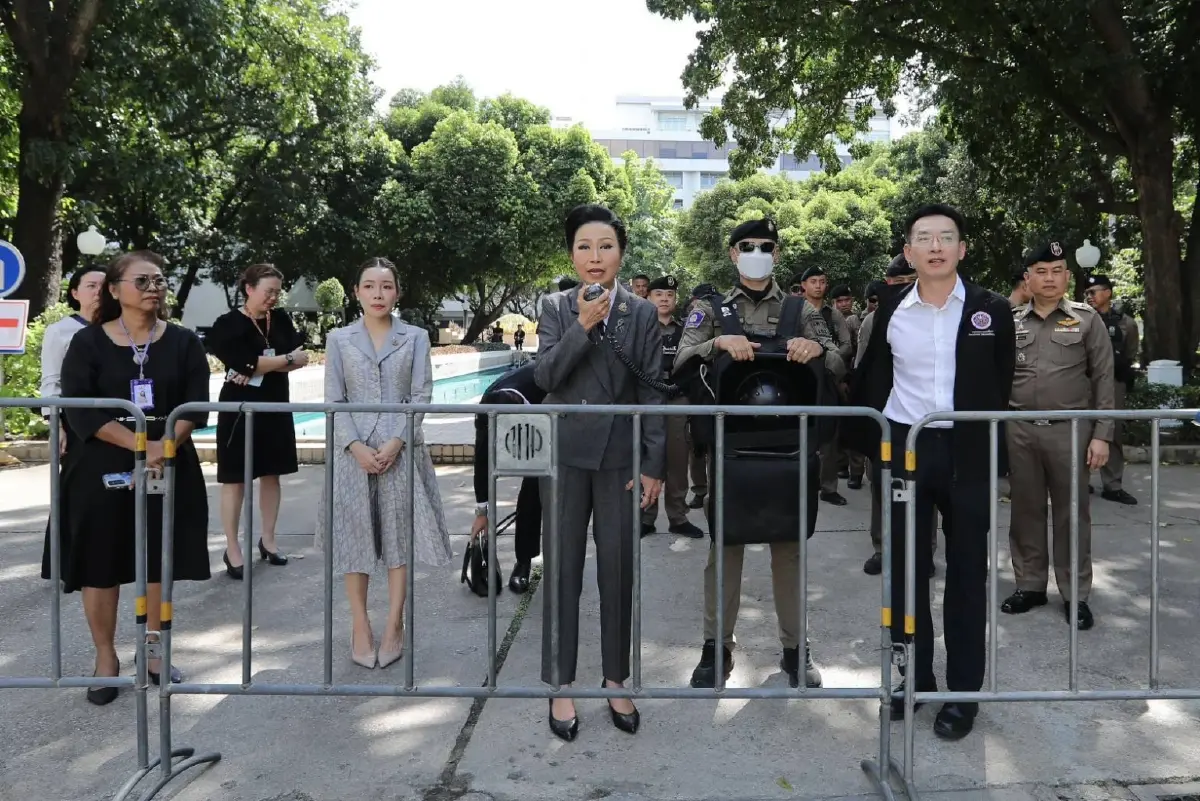อุเทนถวาย บุก อว. คัดค้านย้ายสถาบัน ขีดเส้นขอคำตอบใน 3 วัน