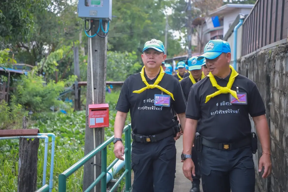 "มทภ.1" ลงพื้นที่ประเวศ! นำ "กำลังพล-เครื่องจักรหนักจิตอาสาพระราชทาน" จับมือ กทม. ลุยกำจัด "ผักตบชวา-ขยะอุดตัน"