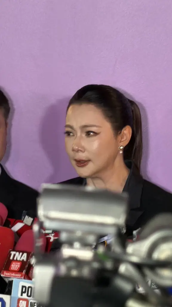 นักข่าวรอเก้อไร้เงาหย่า! "บุ๋ม ปนัดดา" แจ้งสื่อไม่มาเขตบางพลัดตามนัด เหตุสามี "ก็อต อธิป" ยังไม่ติดต่อมา