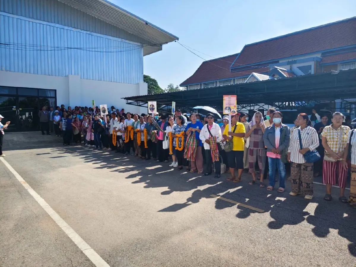 กำลังใจล้นหลาม! "สุชาดา" กลับชัยภูมิ ชาวบ้านคล้องมาลัยให้กำลังใจ โต้ไม่ใช่เจ้าของเว็บพนัน "888" มีหุ้นแค่ 1%