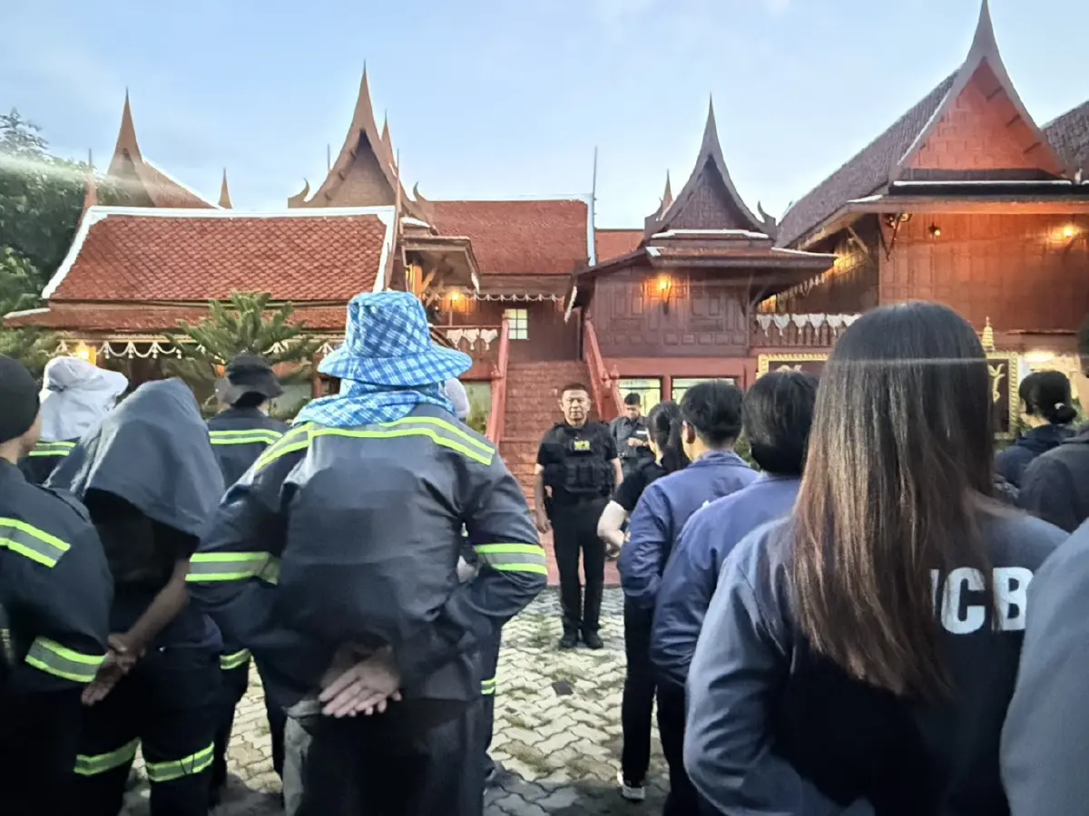 “รองจ๋อ – สารวัตรแจ๊ะ” นำทีมแฝงตัวพนักงานเก็บขยะ ล็อก “บังดำ” ขาใหญ่หัวจ่ายประเวศ