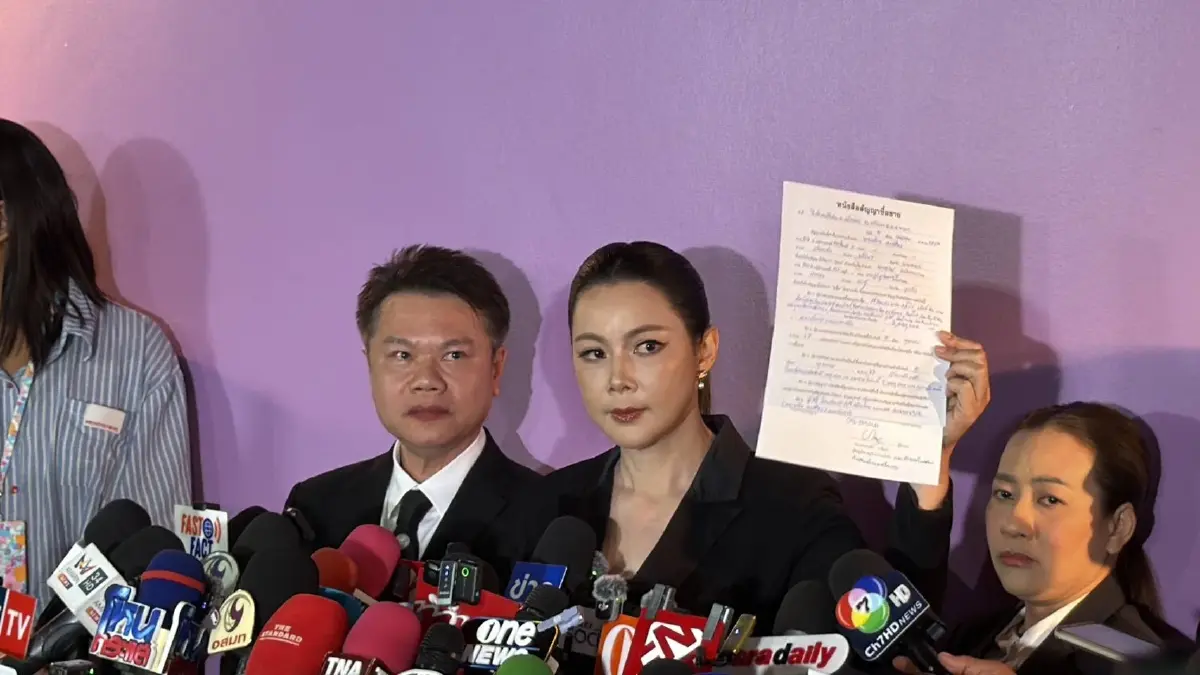 นักข่าวรอเก้อไร้เงาหย่า! "บุ๋ม ปนัดดา" แจ้งสื่อไม่มาเขตบางพลัดตามนัด เหตุสามี "ก็อต อธิป" ยังไม่ติดต่อมา