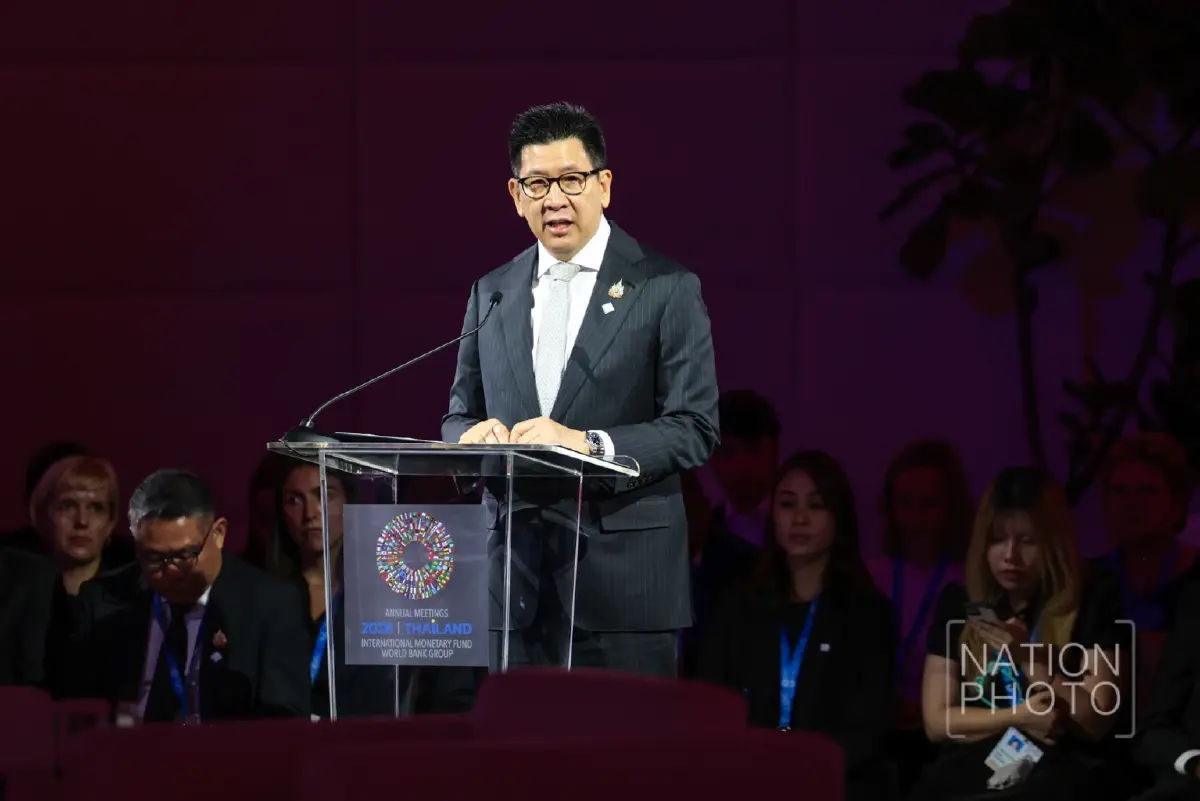 เอกนิติ นิติทัณฑ์ประภาศ รองนายกรัฐมนตรี และ รัฐมนตรีว่าการกระทรวงการคลัง 