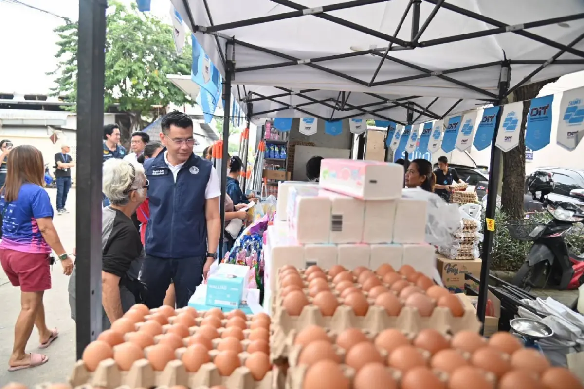 พาณิชย์ฯจัดโครงการ “ไทยช่วยไทย ธงฟ้าสู้ภัยน้ำท่วม” 20 จุดสินค้าราคาประหยัด ฟื้นฟูหลังน้ำท่วม กทม.