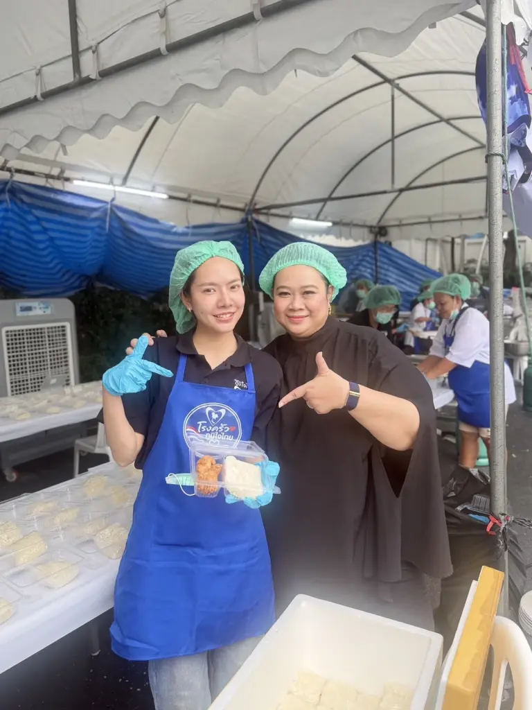 "โรงครัวภูมิใจไทย" เดินหน้าผลิตข้าวกล่องช่วยผู้ประสบภัย