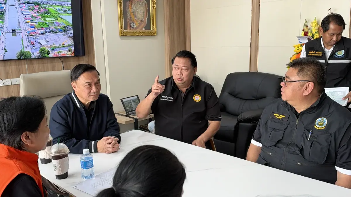 "ทรงศักดิ์" ลุยคลองหลวง สั่งเร่งตั้งเครื่องสูบน้ำรับมือฝนตกซ้ำ 5–8 ต.ค. ยันเขื่อนเจ้าพระยาคุมปล่อยน้ำไม่เกิน 2,500 ลบ.ม./วินาที