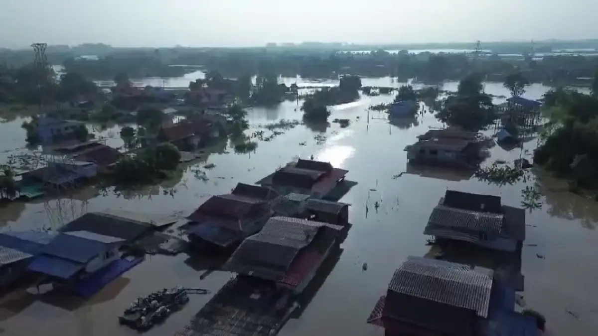 รัฐบาลสรุปสถานการณ์น้ำ 4 ต.ค.  “สทนช.” ชี้เจ้าพระยาเริ่มลดระดับ - เตือนพื้นที่ลุ่มต่ำนอกคันกั้นน้ำ โซนตะวันตก