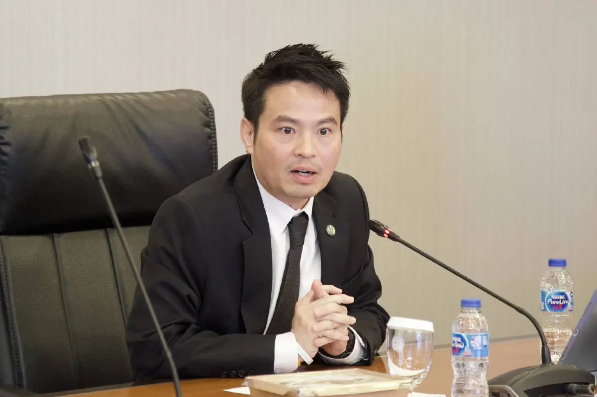 นายภราดร ปริศนานันทกุล รัฐมนตรีประจำสำนักนายกรัฐมนตรี 
