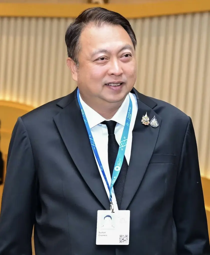 นายสุชาติ ชมกลิ่น