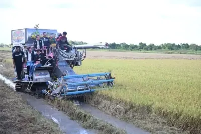 "สุริยะ" ยันซื้อ "รถเกี่ยวข้าว EV" ให้ชาวนา 16 ล้านดูแพง คุ้มระยะยาว ชี้ สมัยนั่ง รมว.คมนาคม เปลี่ยนรถ "ขสมก." เป็นไฟฟ้า ก็แพงขึ้นเท่าตัว
