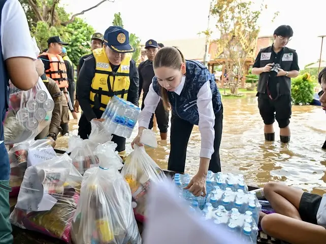 รมว.วธ.ลงพื้นที่ผักไห่-อ่างทองติดตามความเสียหายโบราณสถาน