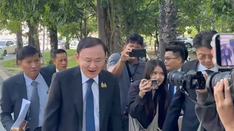 ทักษิณ ชินวัตร อดีตนายกรัฐมนตรี