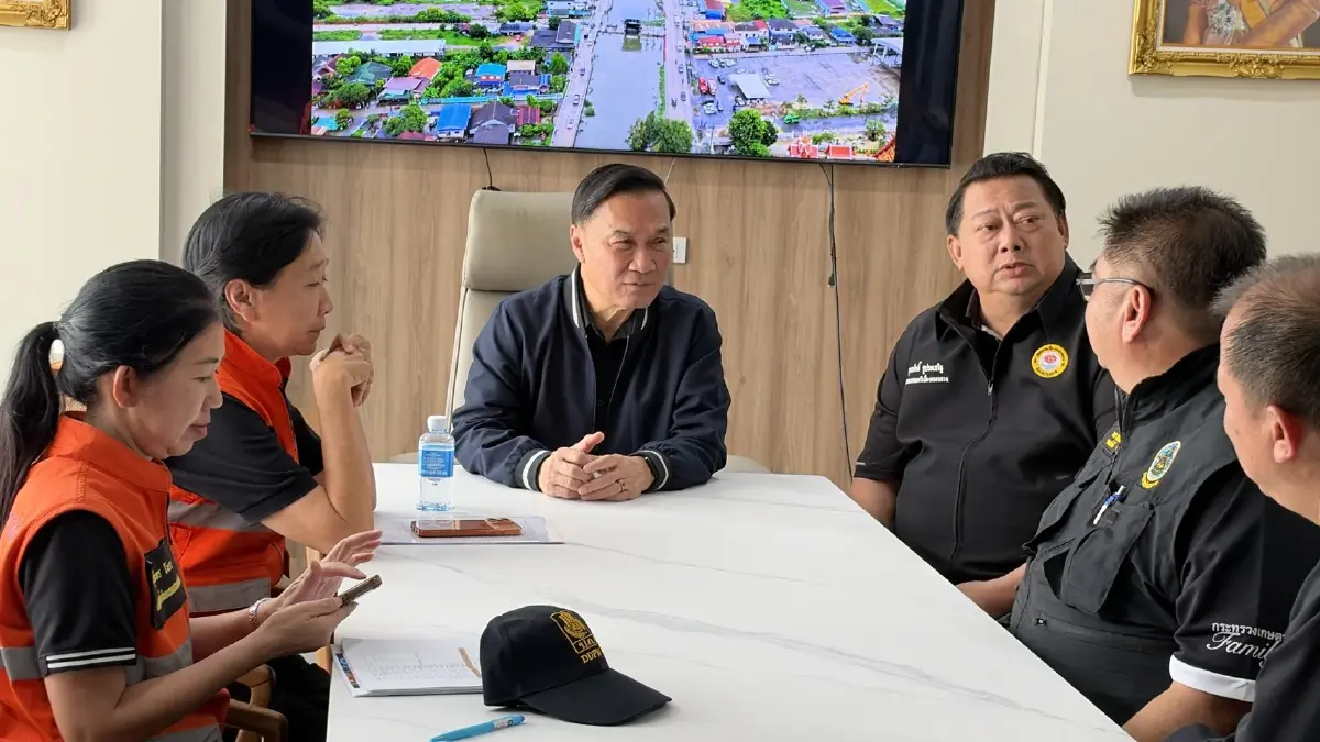 "ทรงศักดิ์" ลุยคลองหลวง สั่งเร่งตั้งเครื่องสูบน้ำรับมือฝนตกซ้ำ 5–8 ต.ค. ยันเขื่อนเจ้าพระยาคุมปล่อยน้ำไม่เกิน 2,500 ลบ.ม./วินาที