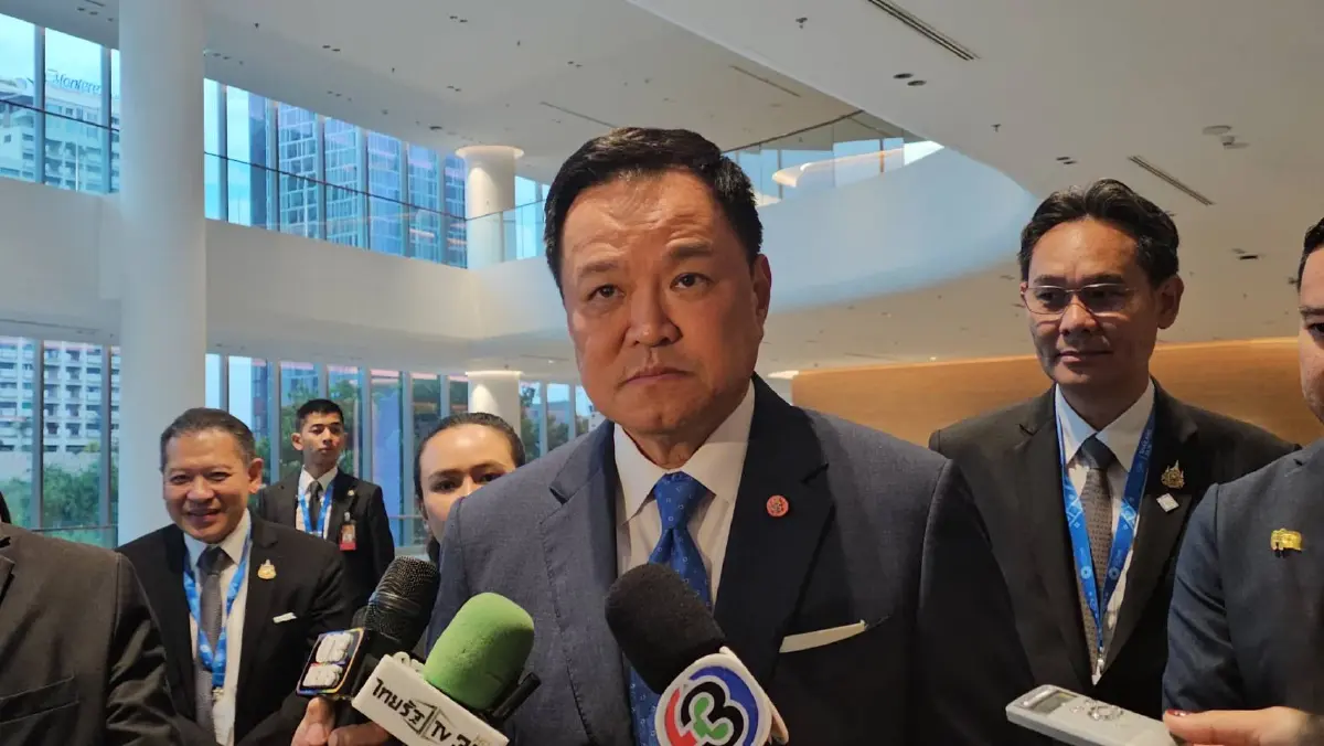 นายอนุทิน ชาญวีรกูล นายกรัฐมนตรีและรัฐมนตรีว่าการกระทรวงมหาดไทย 