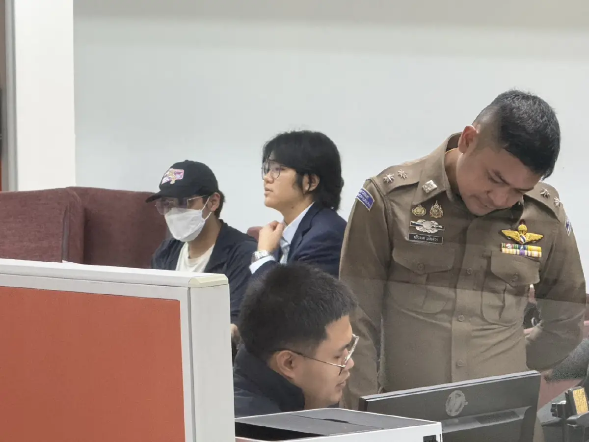 ตร.ไซเบอร์ รวบ “ชัยรัตน์” หลังศาลออกหมายจับ 2ข้อหา ปมเพจ Godd Dam โพสต์สลิปปลอม 7 ล้านพาดพิง นายกฯ เจ้าตัว ปฏิเสธ "ไม่ใช่ครับ ไม่ใช่เจ้าของเพจ"