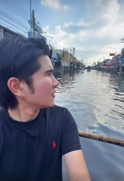 ของจริงยิ่งกว่าข่าว! "สส.กังฟู" อึ้งลุยน้ำท่วม "เคหะร่มเกล้าจมน้ำเน่า-ซากขยะ-หนูตายเกลื่อน" หวั่นโรคระบาด