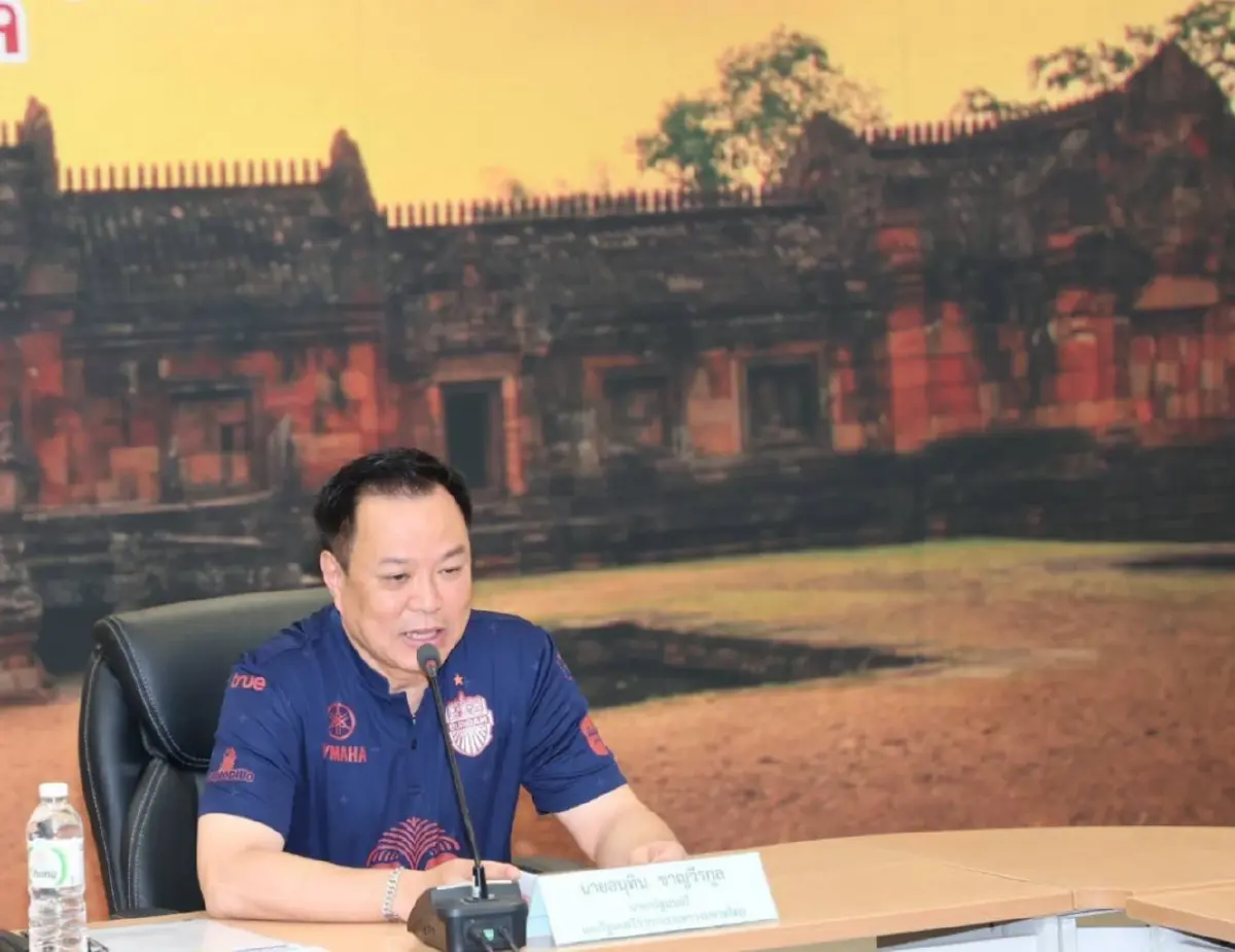 “อนุทิน” บินด่วนบุรีรัมย์ ประชุมรับมือน้ำท่วมทั่วประเทศ ตรงวันเกิด “เนวิน” สวมเสื้อสโมสรฟุตบอล เข้าประชุม