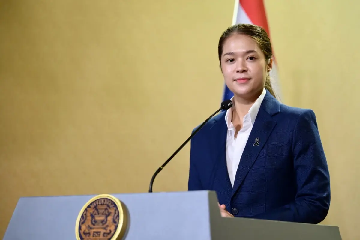 นางสาวพลอยทะเล ลักษมีแสงจันทร์ รองโฆษกประจำสำนักนายกรัฐมนตรี