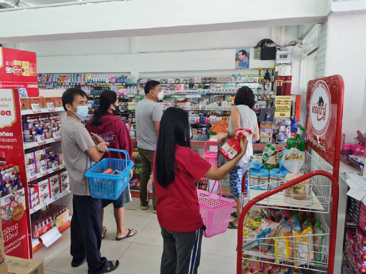 แห่ซื้อของอุปโภค-บริโภคกักตุน หลังจว.ออกกฎเหล็กคุมเข้มโควิด