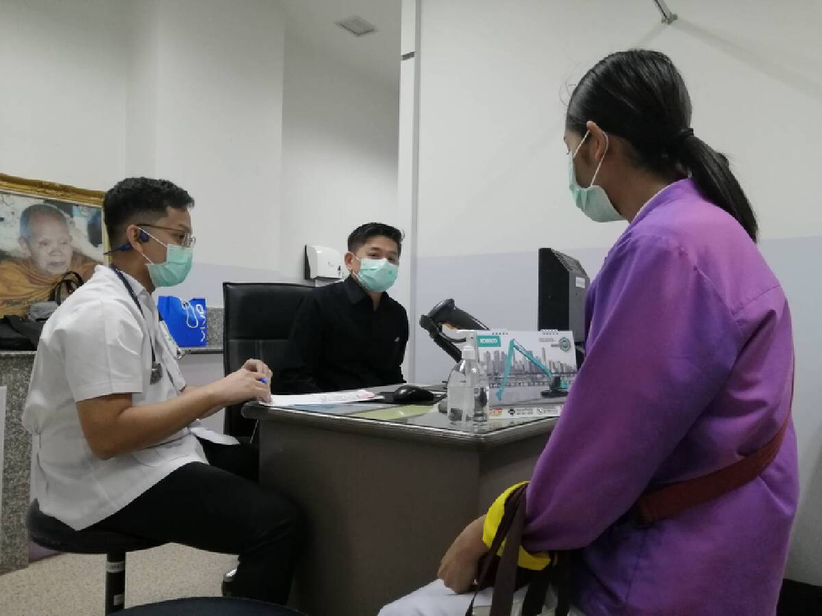 แพทย์-พยาบาลร่วมติดโบว์ดำทำงาน เรียกร้องรัฐซื้อวัคซีนคุณภาพ แพทย์-พยาบาลร่วมติดโบว์ดำทำงาน เรียกร้องรัฐซื้อวัคซีนคุณภาพ