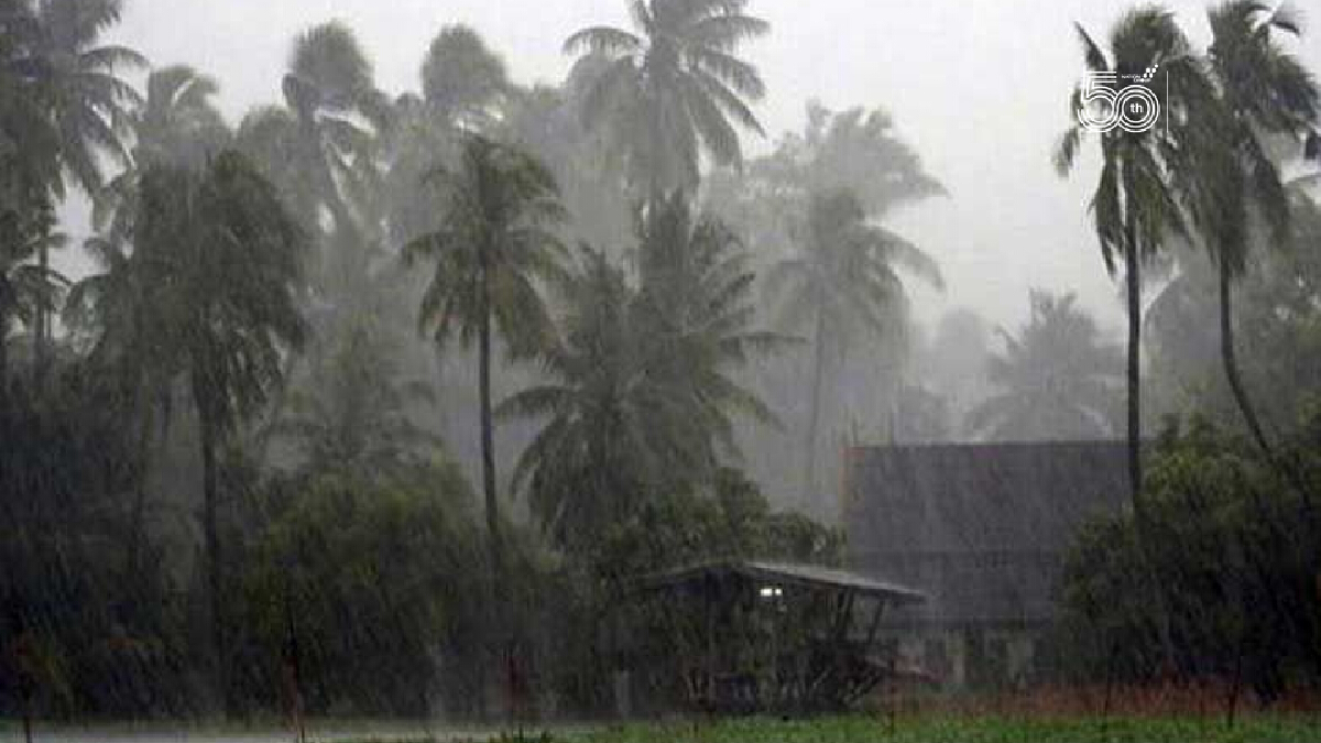 สภาพอากาศวันนี้ ทุกภาคยังคงมีฝนหนัก ตั้งแต่ภูเก็ตขึ้นไปคลื่นสูง 2-3 เมตร