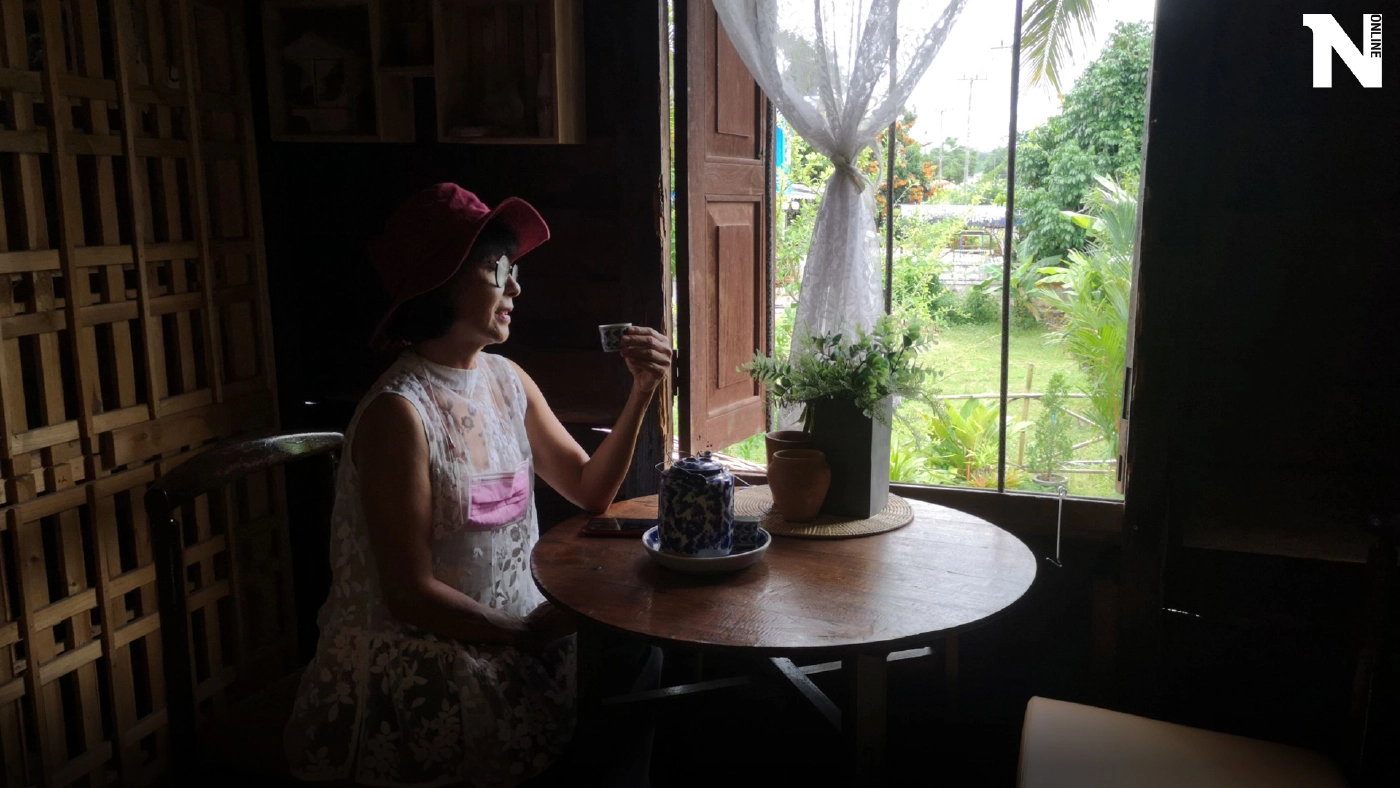 อดีตข้าราชการสานฝันวัยเด็ก แปลงบ้านไม้ 100 ปี ให้เป็นคาเฟ่