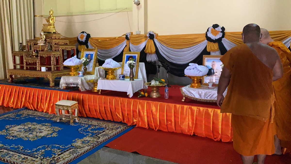 ญาติเก็บเถ้าอัฐิลูกชายอดีตรองผู้ว่าฯนครนายกดับตามพ่อแม่ติดเชื้อโควิด19