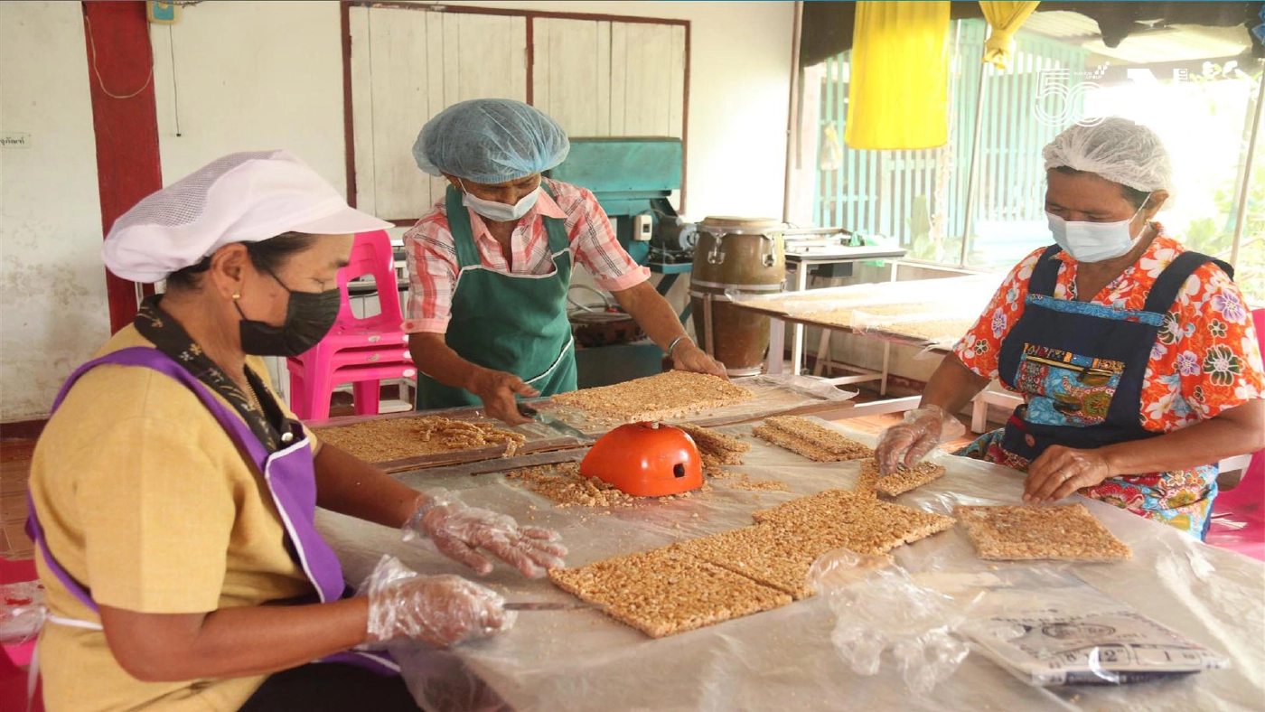 “กระยาสารท” โบราณ"หวานมัน-กรอบ-นุ่ม" ฝีมือชาวบ้านรายชะโด