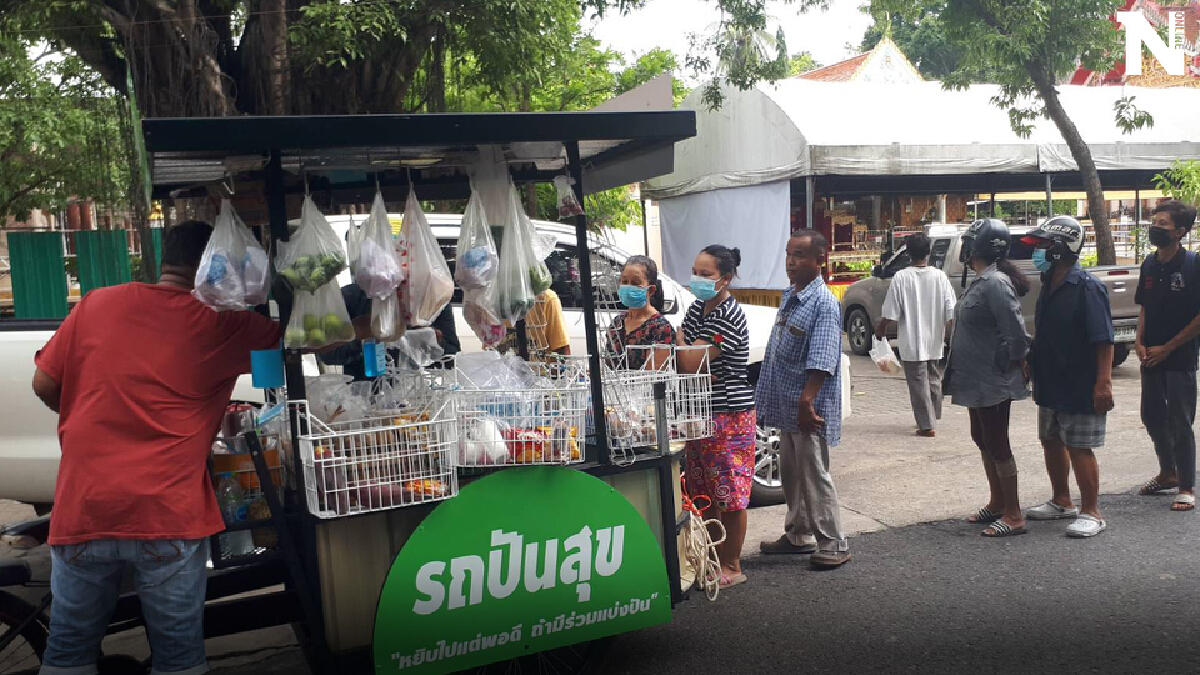 หนุ่มสุราษฎร์ฯ ใจงามขับซาเล้งปันสุขแจกฟรีอาหารแก่ชาวบ้านกระทบโควิด หนุ่มสุราษฎร์ฯ ใจงามขับซาเล้งปันสุขแจกฟรีอาหารแก่ชาวบ้านกระทบโควิด