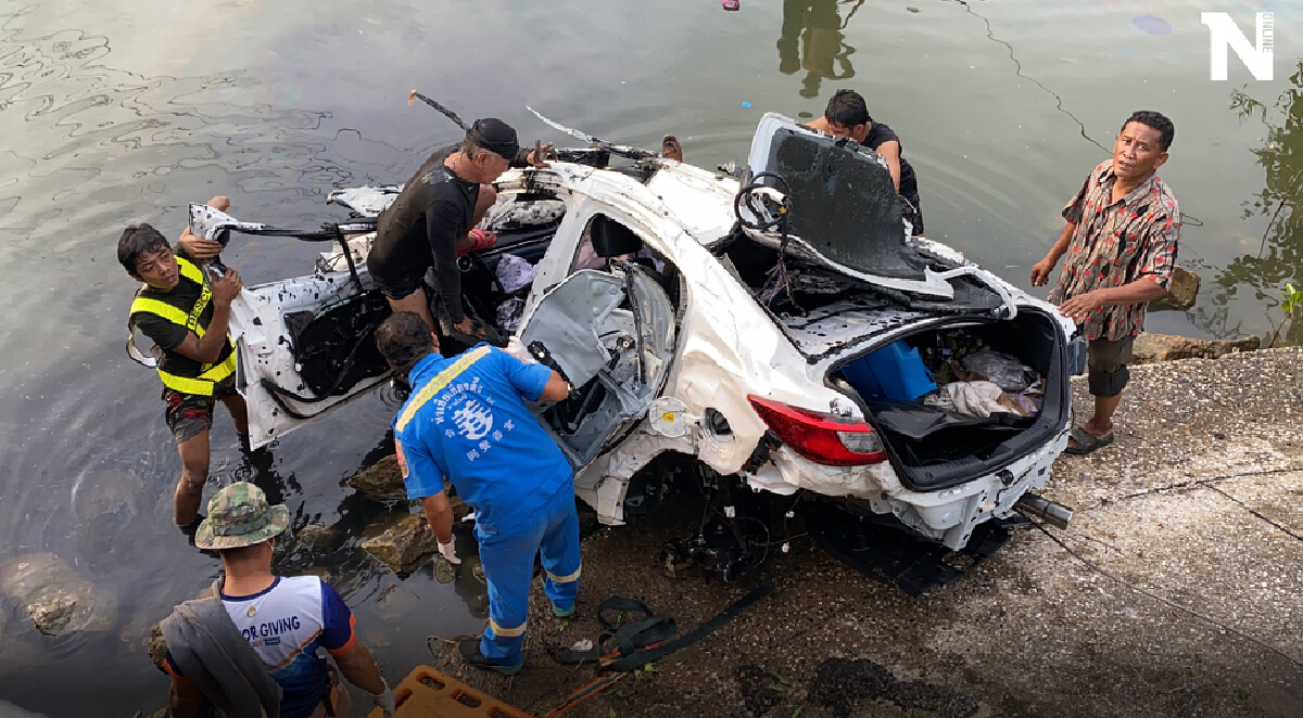 อุบัติเหตุเก๋งเสียหลักพุ่งตกคลองจมน้ำ เสียชีวิตคารถ 2 ราย
