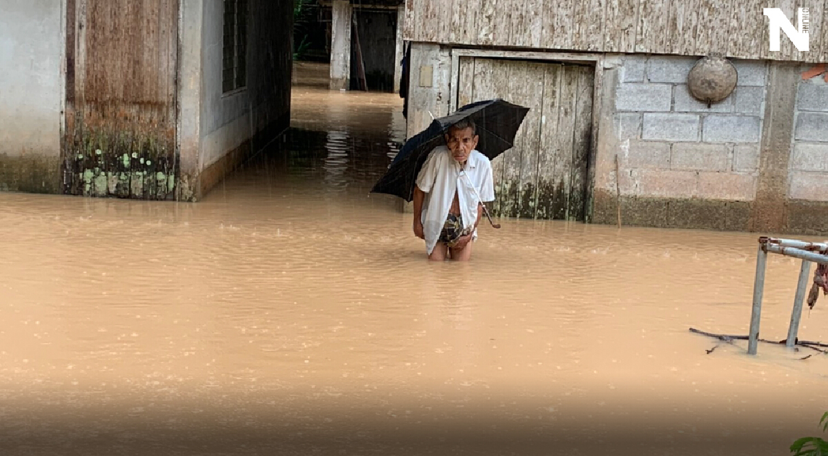 ฝนตกติดต่อ 2 วัน น้ำป่าไหลหลากขยายวงท่วมแล้ว 4 อำเภอในจ.ตรัง ฝนตกติดต่อ 2 วัน น้ำป่าไหลหลากขยายวงท่วมแล้ว 4 อำเภอในจ.ตรัง